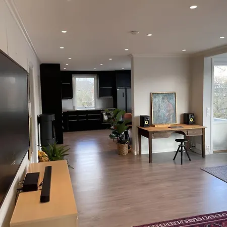 Peaceful With Balcony - Near Tram & Trails * ברגן