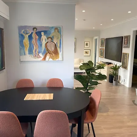דירה Peaceful With Balcony - Near Tram & Trails