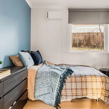 דירה Peaceful With Balcony - Near Tram & Trails